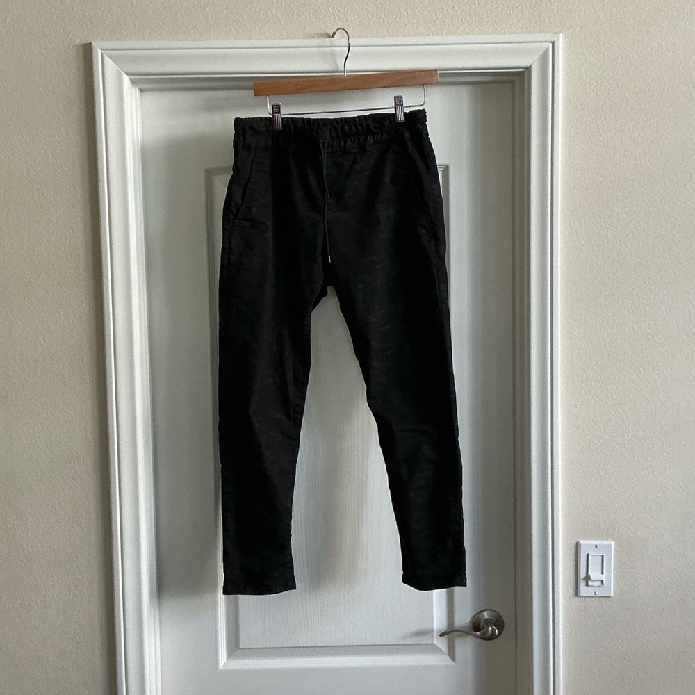 BEVY FLOG Black Camo women’s skinny pants size 30. Made in Isreal.